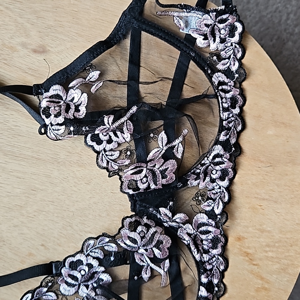 NWOT Knotty Knickers XL Unlined Black Rose Lace Bra - Picture 3 of 7